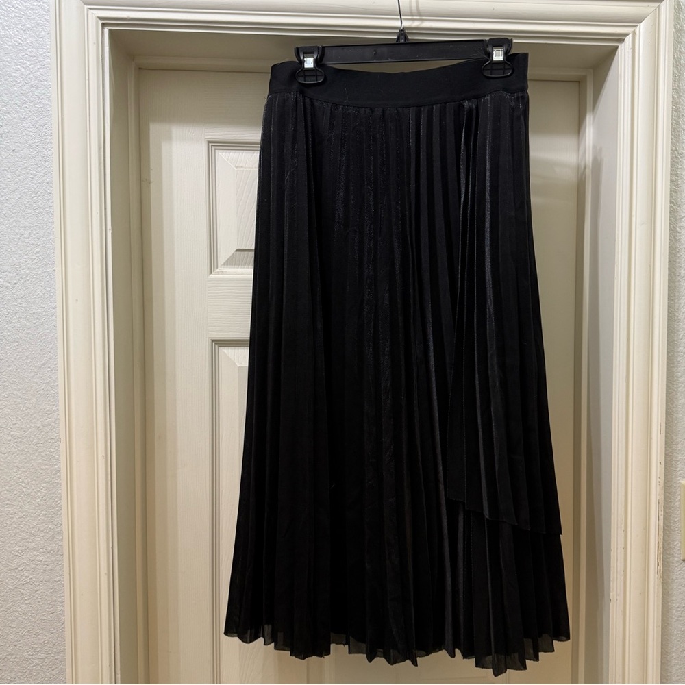 DR2 Black Pleated Skirt NWT